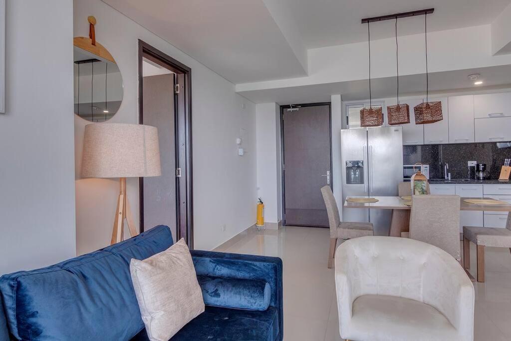 Apartamento Moderno En Frente De La Playa. Cartagena