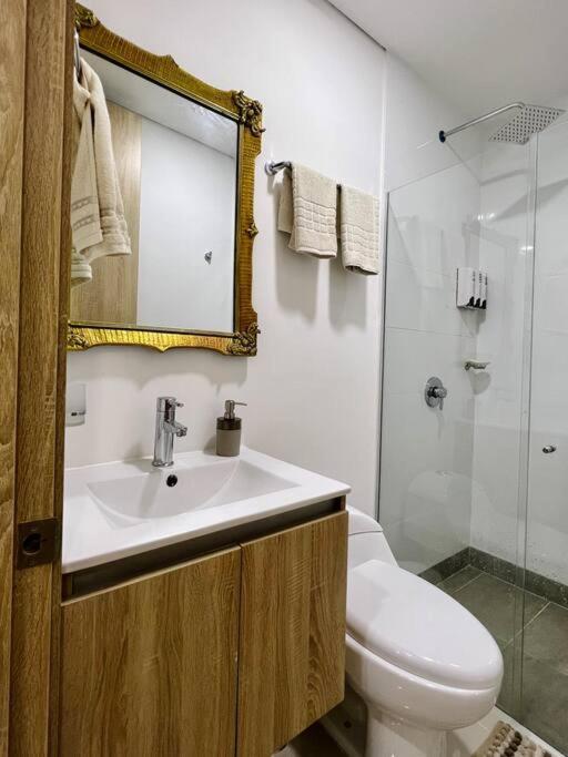 Apartamento Moderno Y Amplio Cerca A La Playa!
