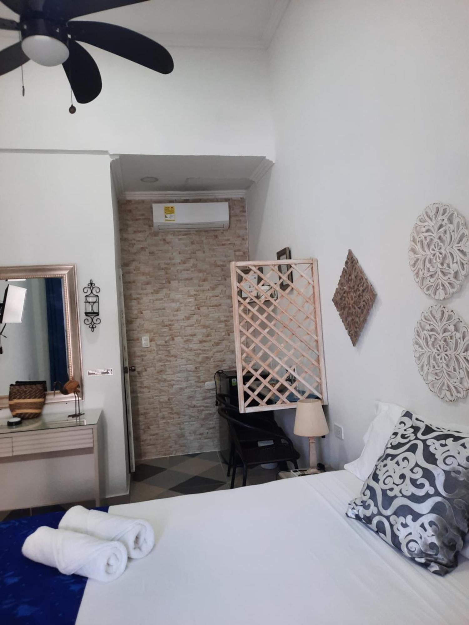 Gs 996 Habitación en casa particular Cartagena