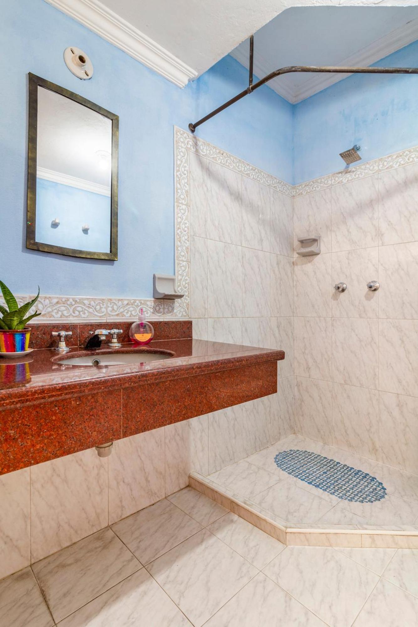 Habitación Privada Y Amplia Cerca Zonas Turísticas *