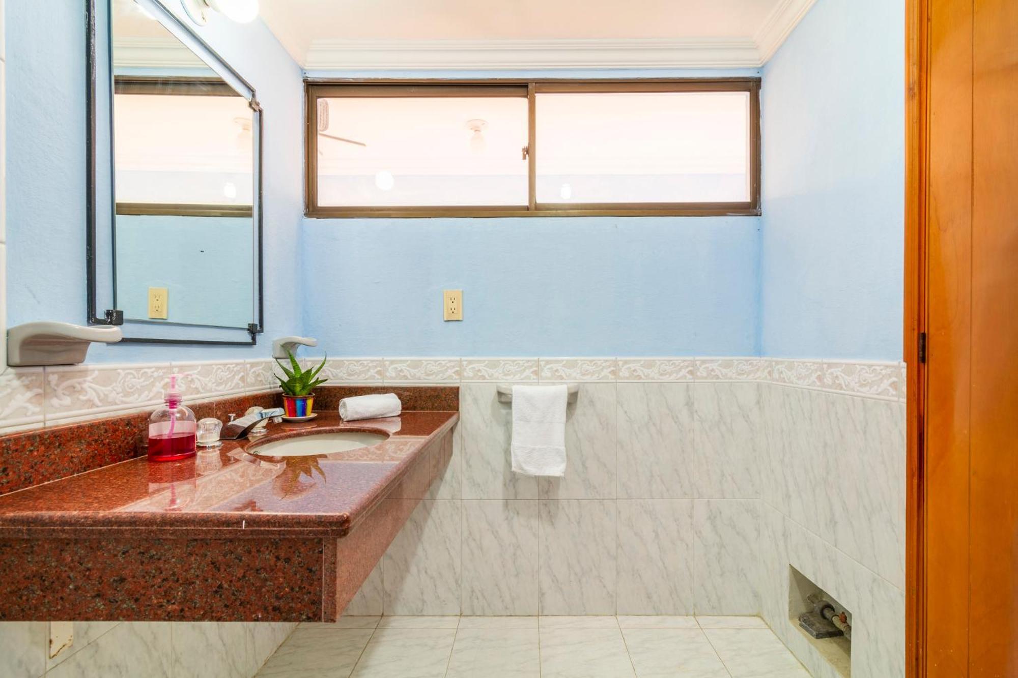 Habitación Privada Y Amplia Cerca Zonas Turísticas