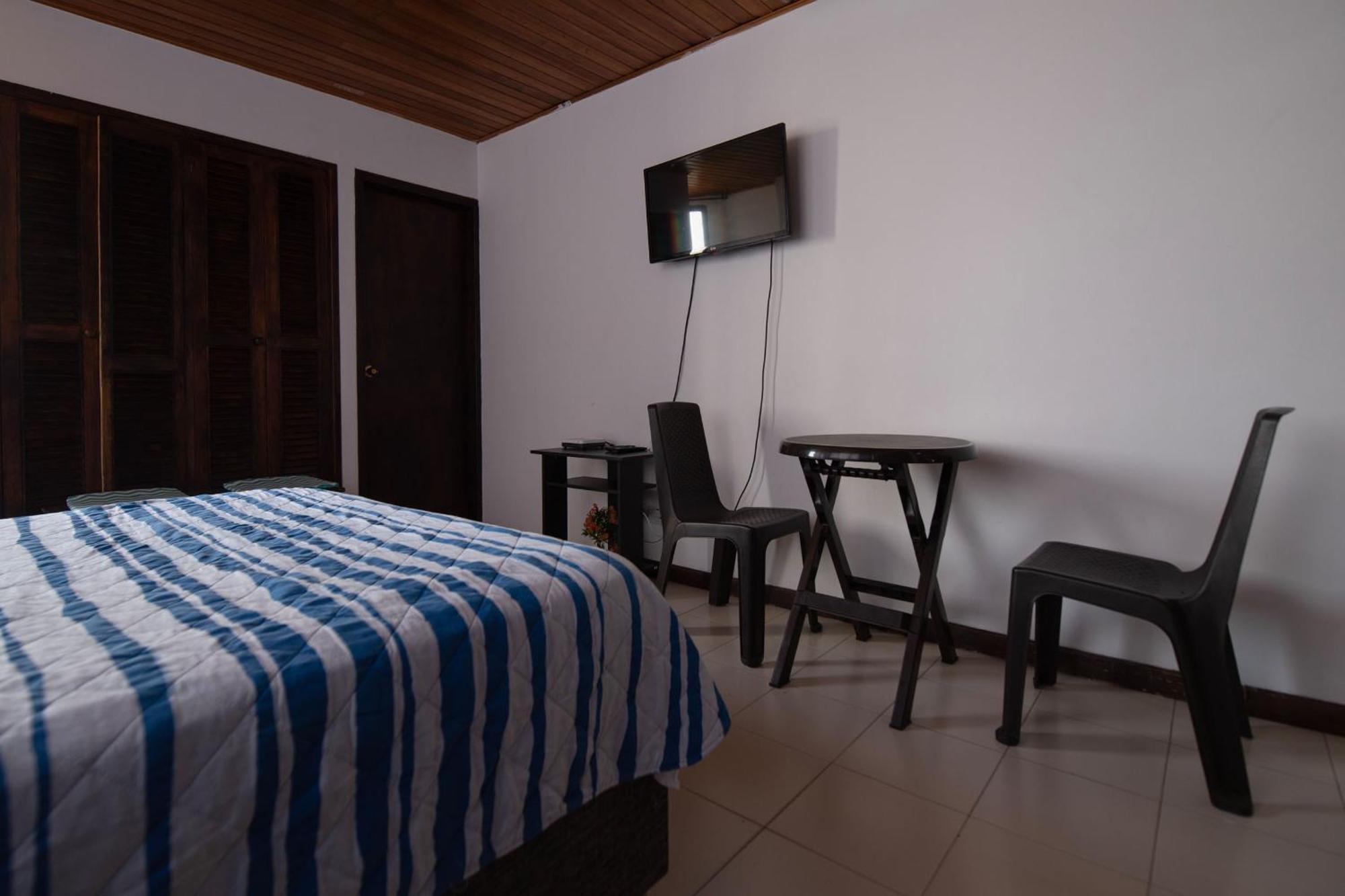 Bueno, Bonito Y Barato Apartamento