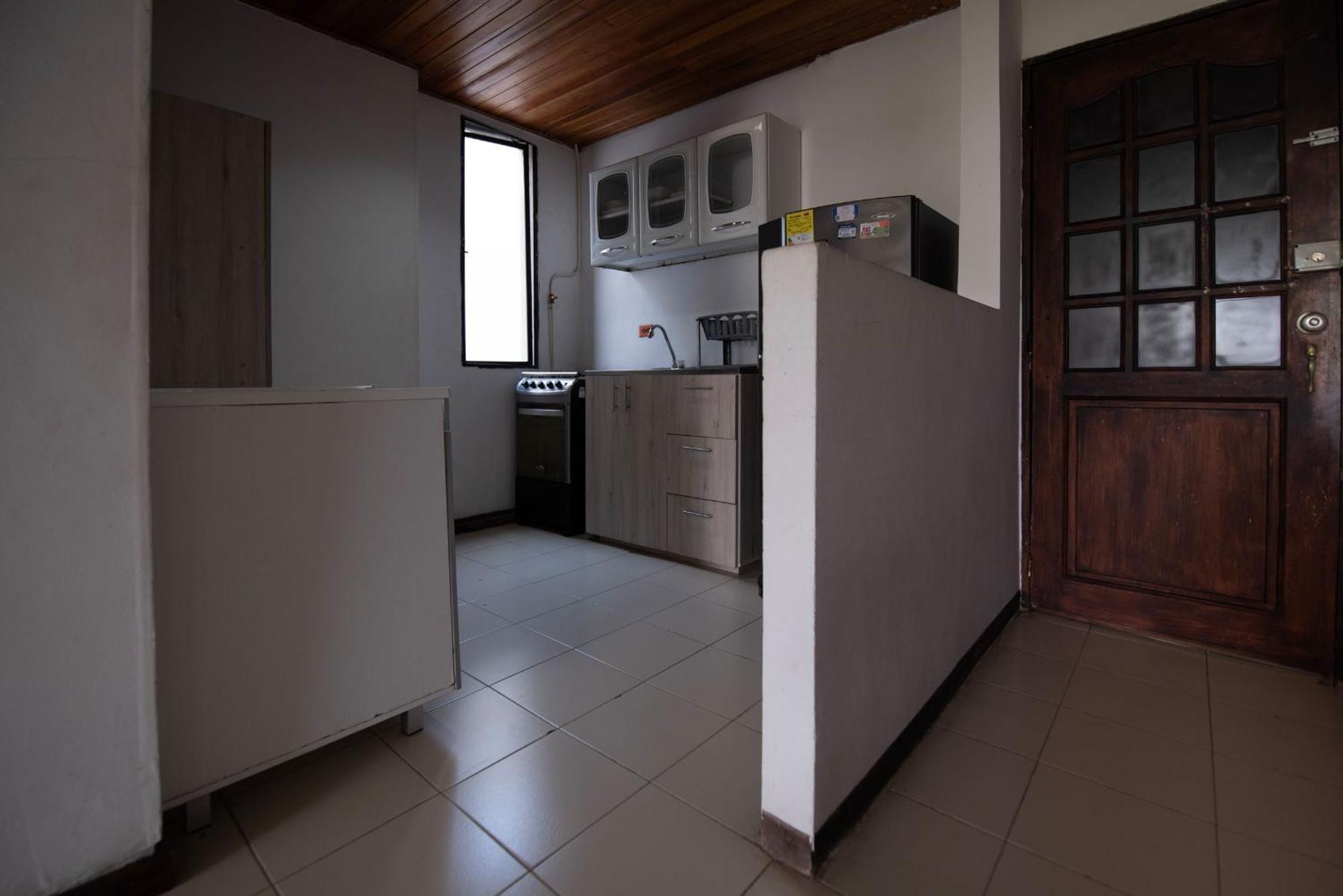 Bueno, Bonito Y Barato Apartamento