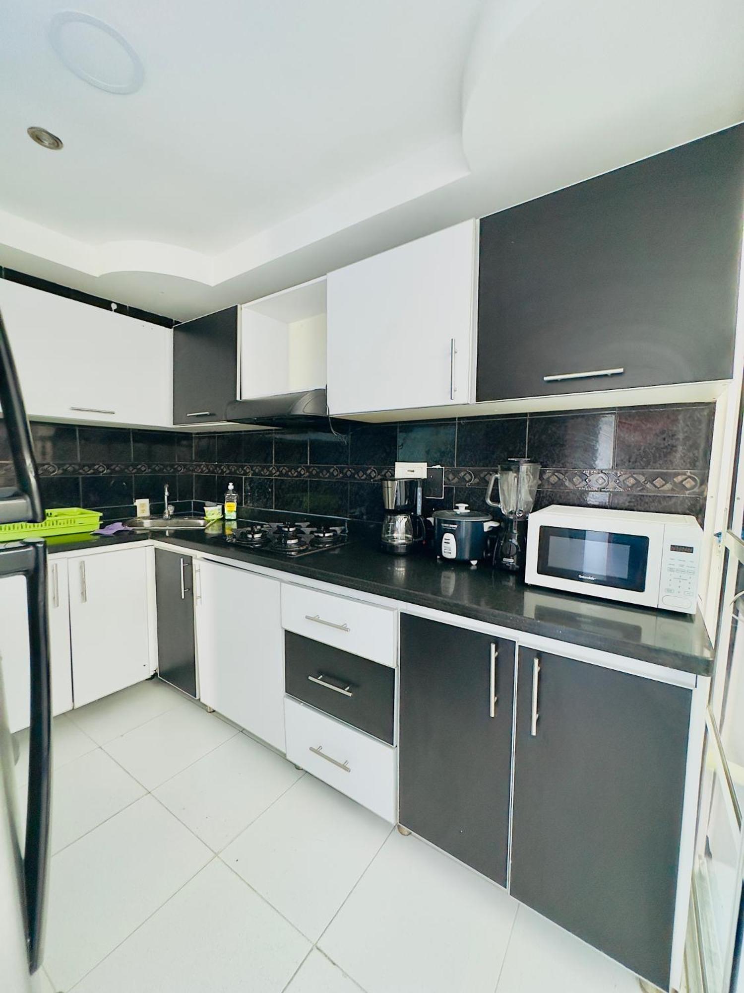 Apartamento En Crespo Cerca Del Aeropuerto Y La Playa * Cartagena
