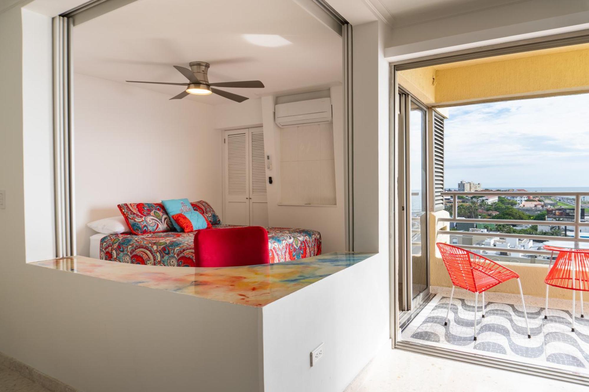 Beachfront Bliss, Luxury With Breathtaking Views *
