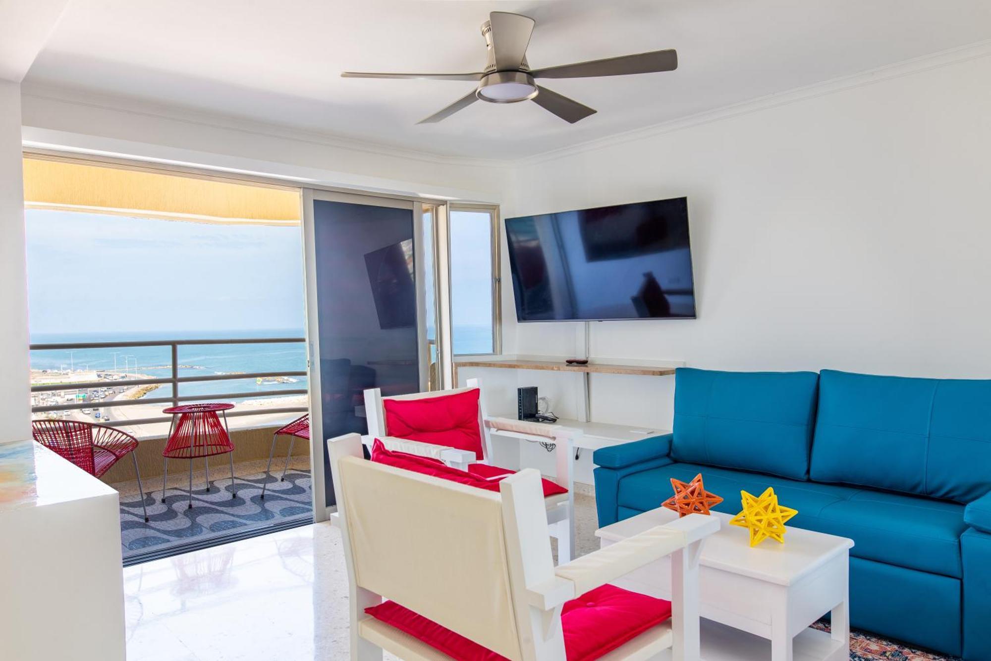 Beachfront Bliss, Luxury With Breathtaking Views *