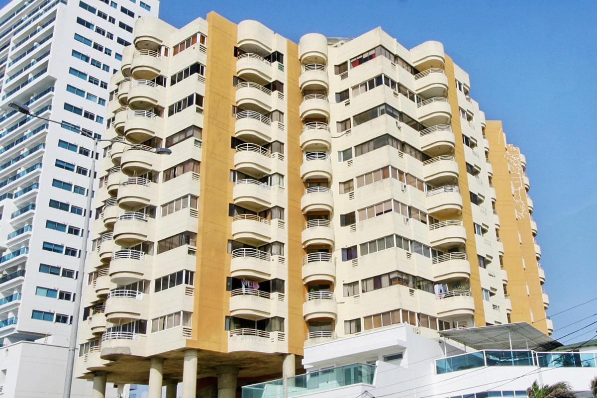 Beachfront Bliss, Luxury With Breathtaking Views Apartamento *