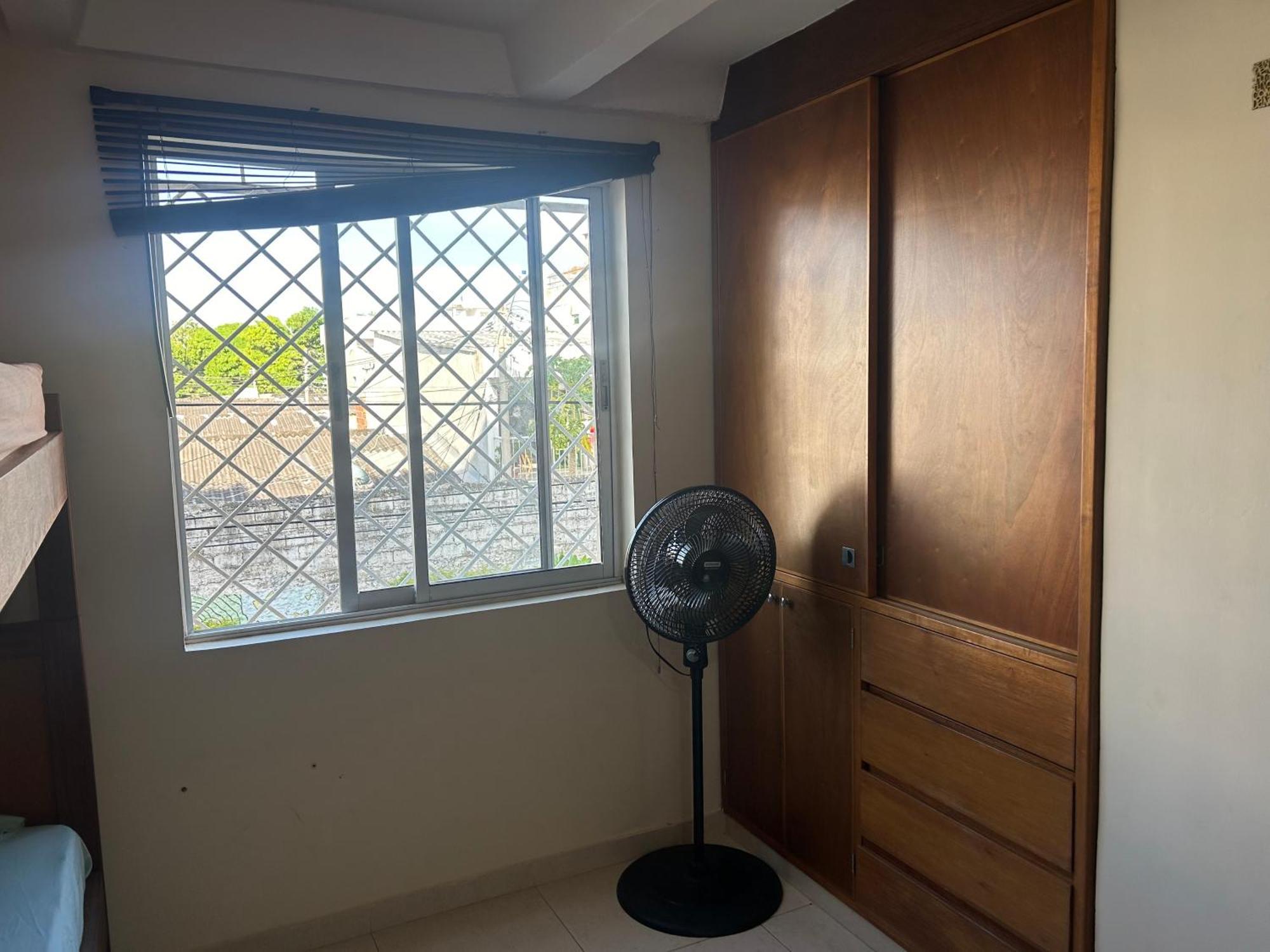 Garden Serenity Bunk With Private Bath Near Airport Habitación en casa particular