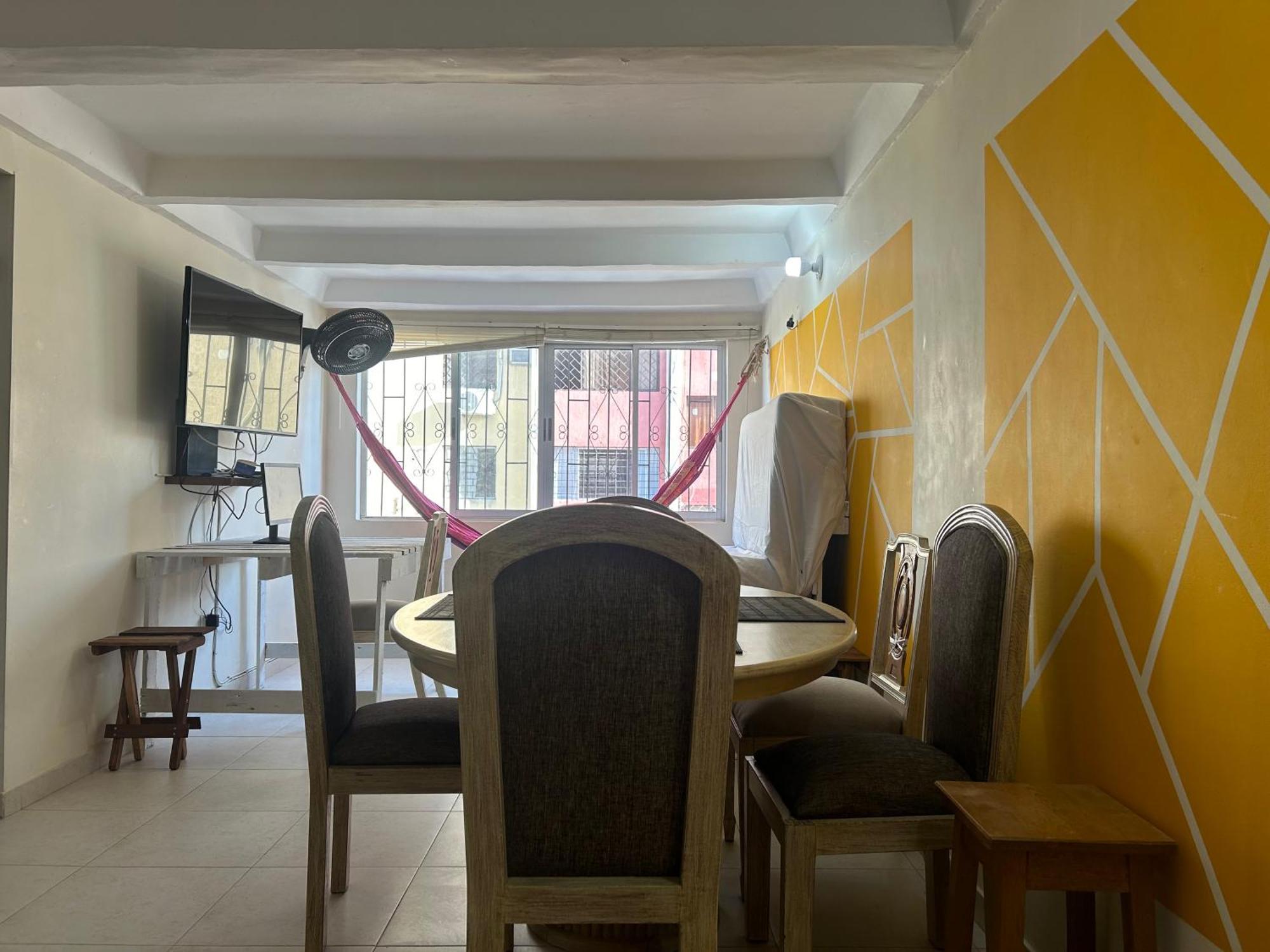 Habitación en casa particular Garden Serenity Bunk With Private Bath Near Airport *
