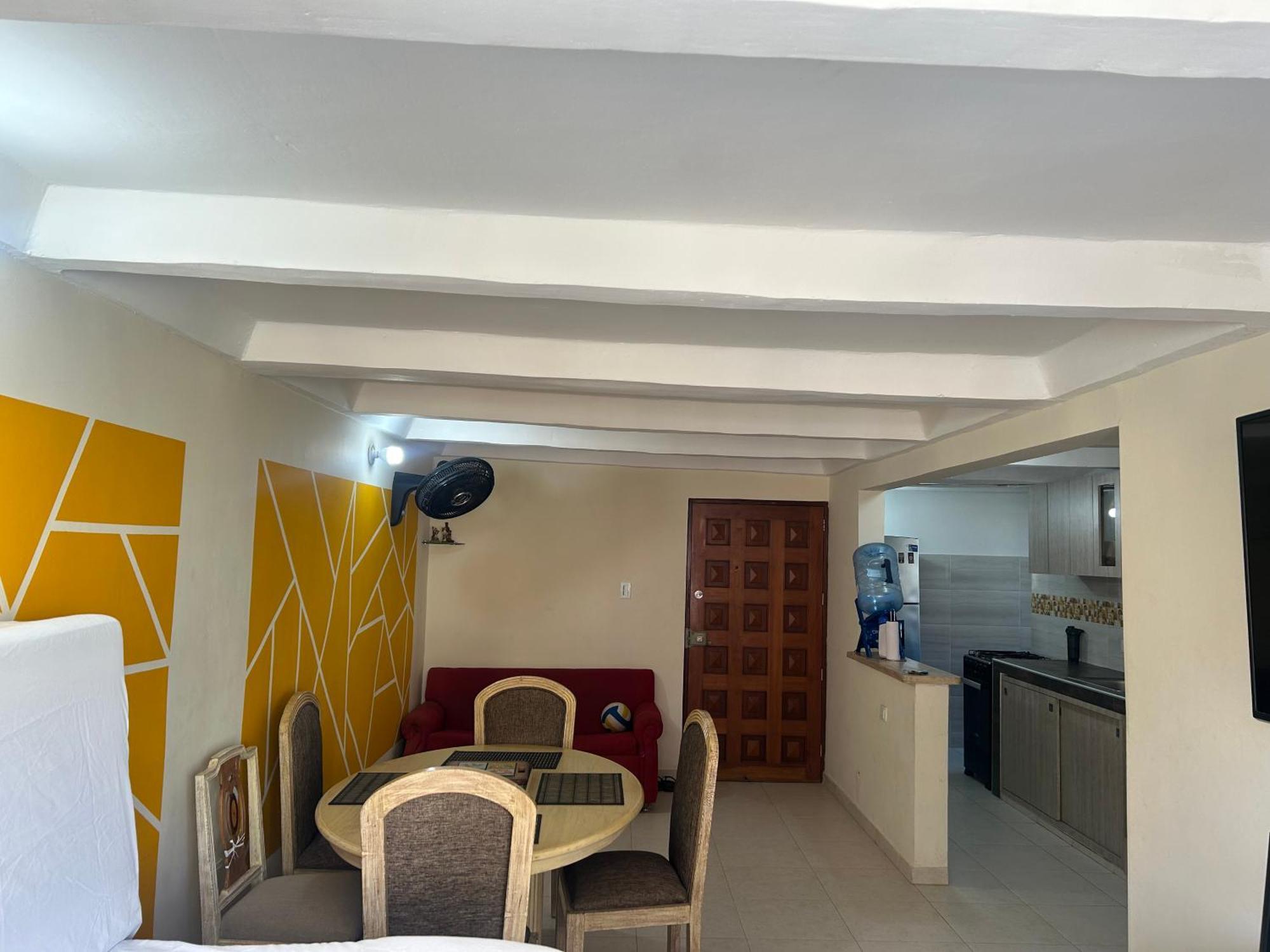 Garden Serenity Bunk With Private Bath Near Airport Habitación en casa particular *