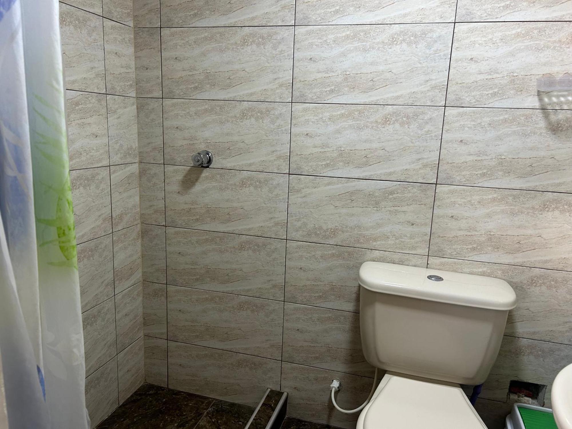 Habitación en casa particular Garden Serenity Bunk With Private Bath Near Airport *