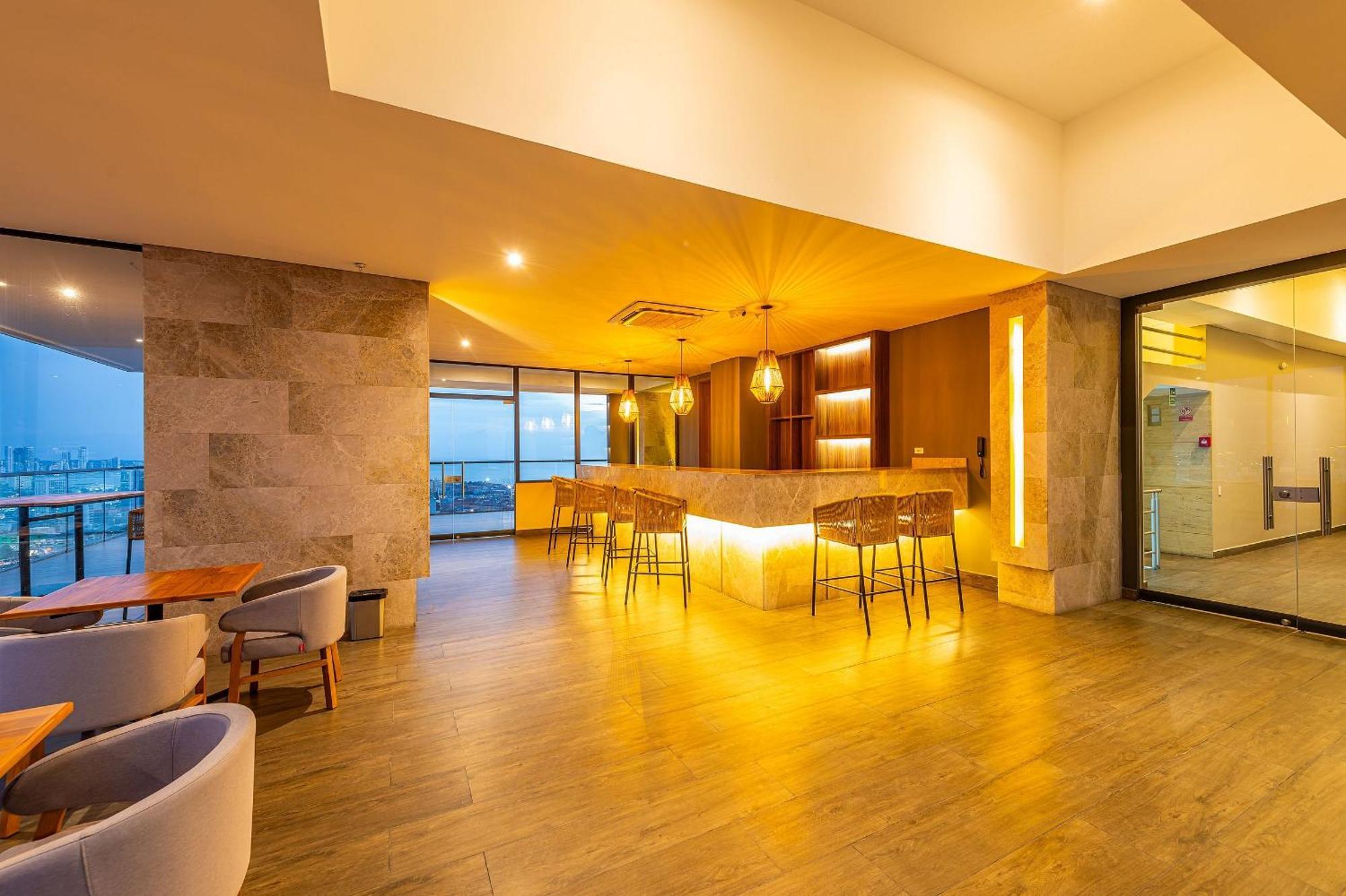 Stunning Sea View And Historic Center 20th Fl/ 2br *