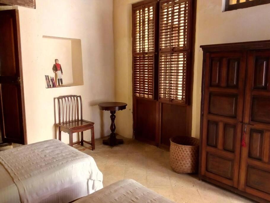 Charming Colonial With Pool, Walled Сasa de vacaciones