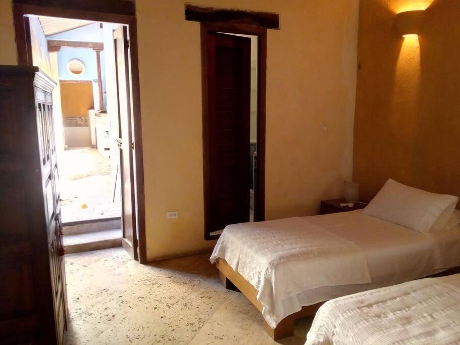 Сasa de vacaciones Charming Colonial With Pool, Walled Cartagena