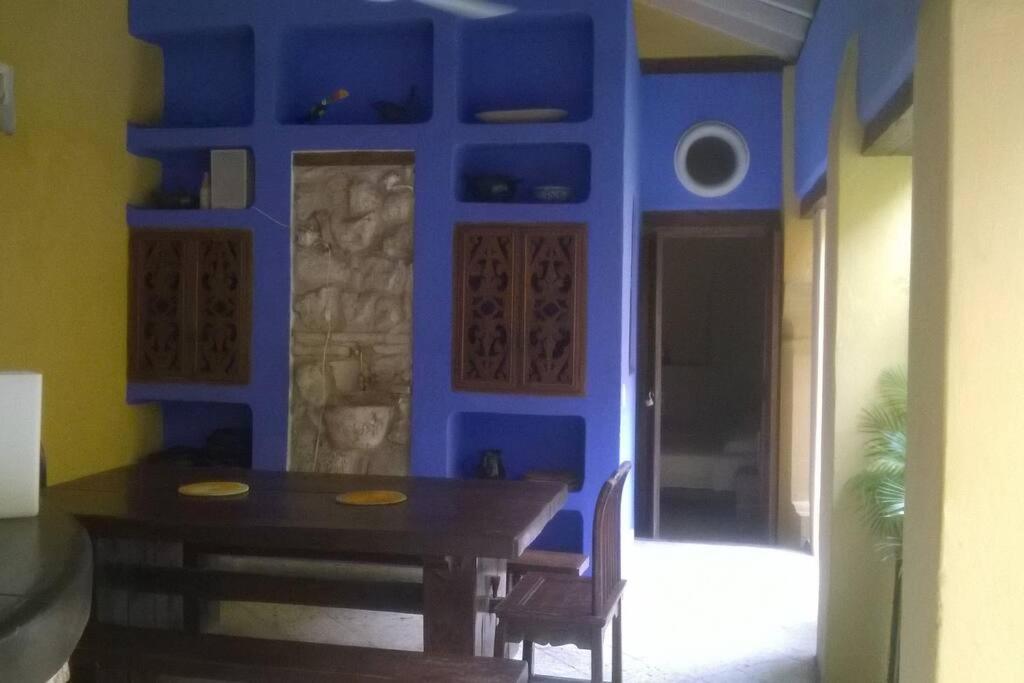 Сasa de vacaciones Charming Colonial With Pool, Walled