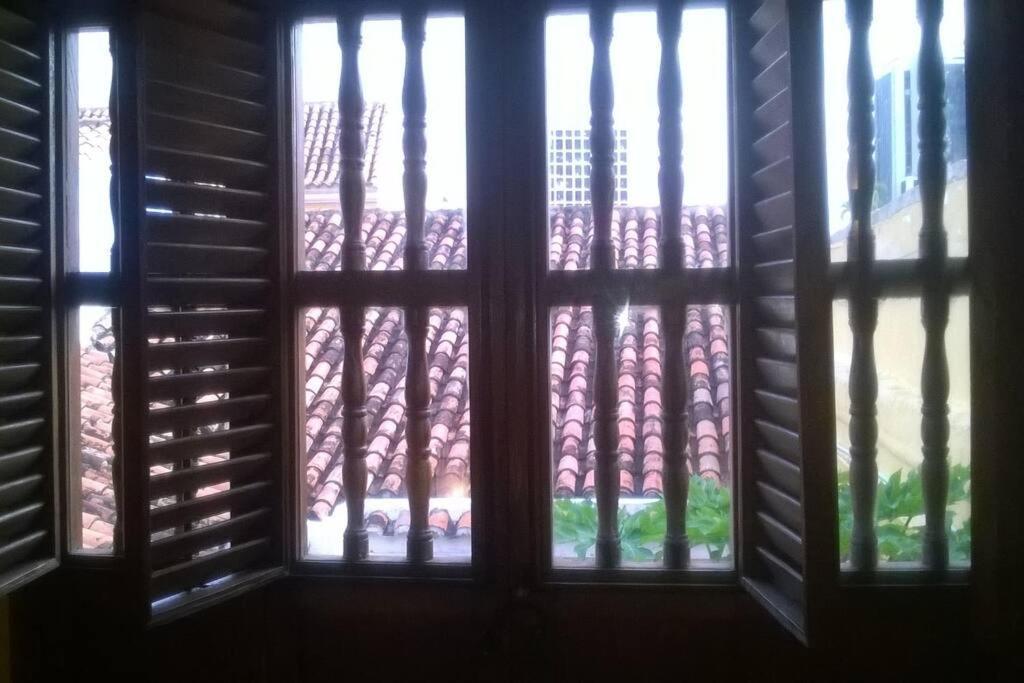 Сasa de vacaciones Charming Colonial With Pool, Walled *