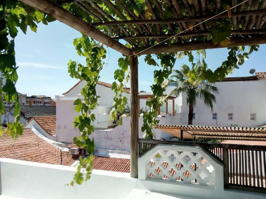 Charming Colonial With Pool, Walled Сasa de vacaciones