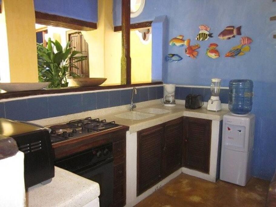 Сasa de vacaciones Charming Colonial With Pool, Walled