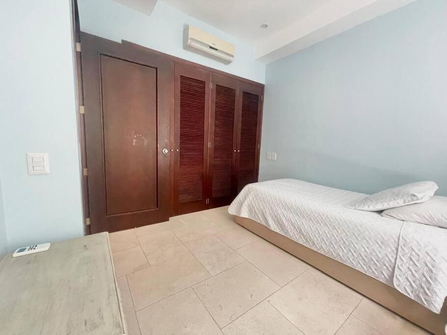 Modern Comfort - Spacious 2br In Walled *