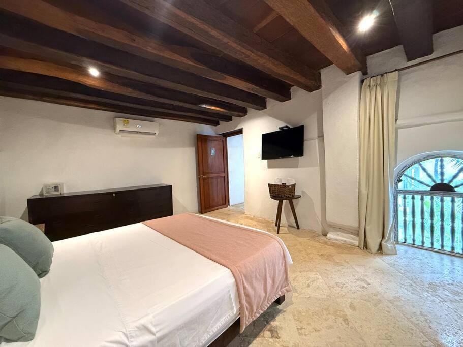 Casa Mayor, Aldaba Selection Cartagena