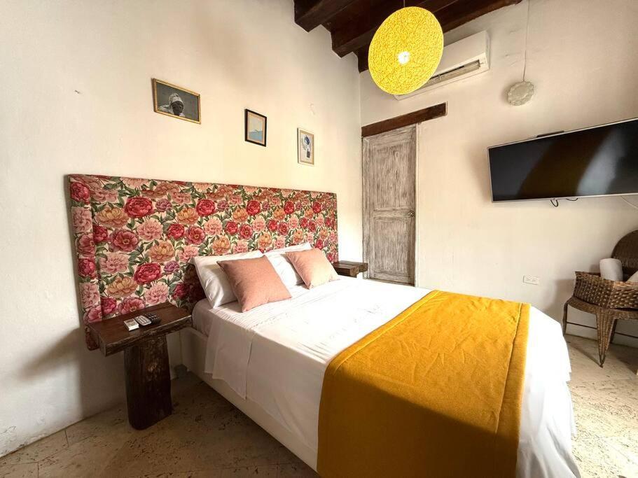 Casa Mayor, Aldaba Selection * Cartagena