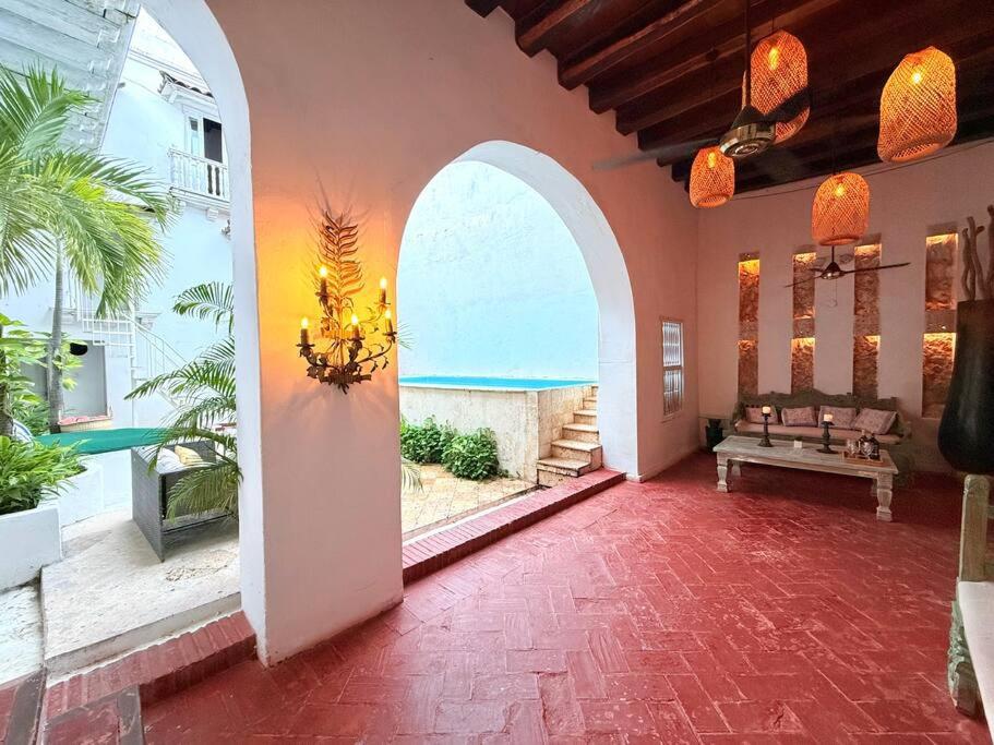 Casa Mayor, Aldaba Selection
