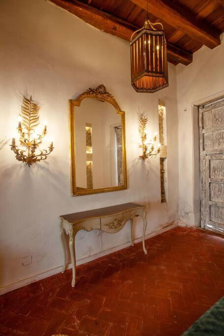 Casa Mayor, Aldaba Selection *