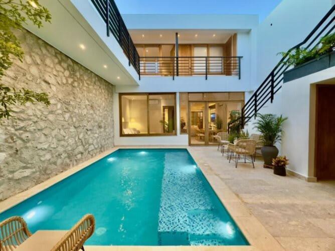 Prestigious House Wtih Fantastic Pool In Ctg Apartment