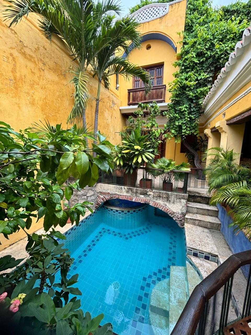 Divine 4br House With Pool In Holiday home