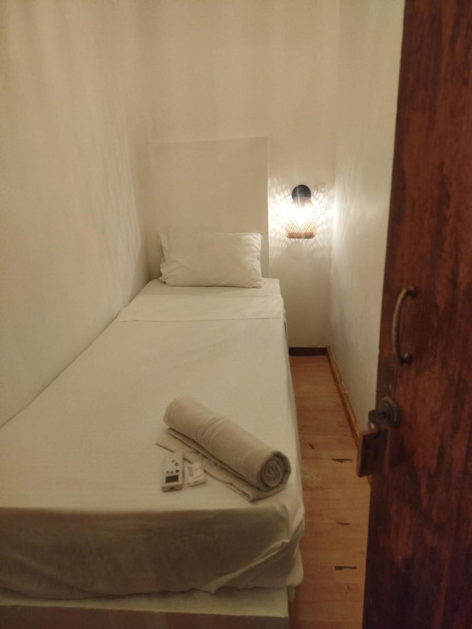 In - Hb9-b Bed In Mixed Capsule *