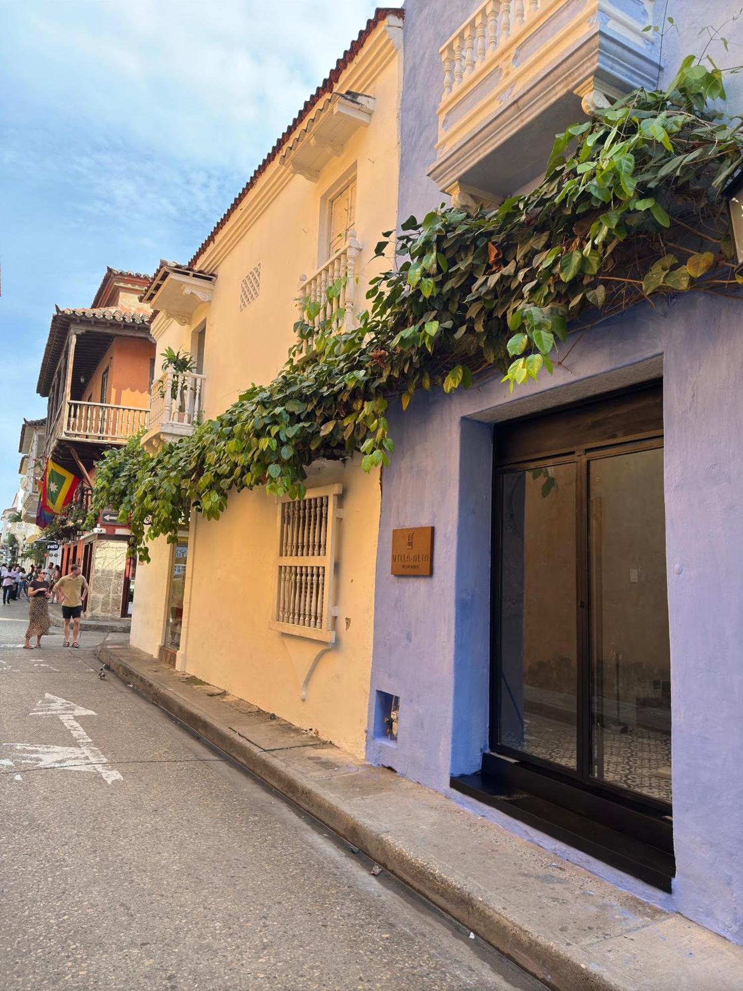 Hotel Alta *