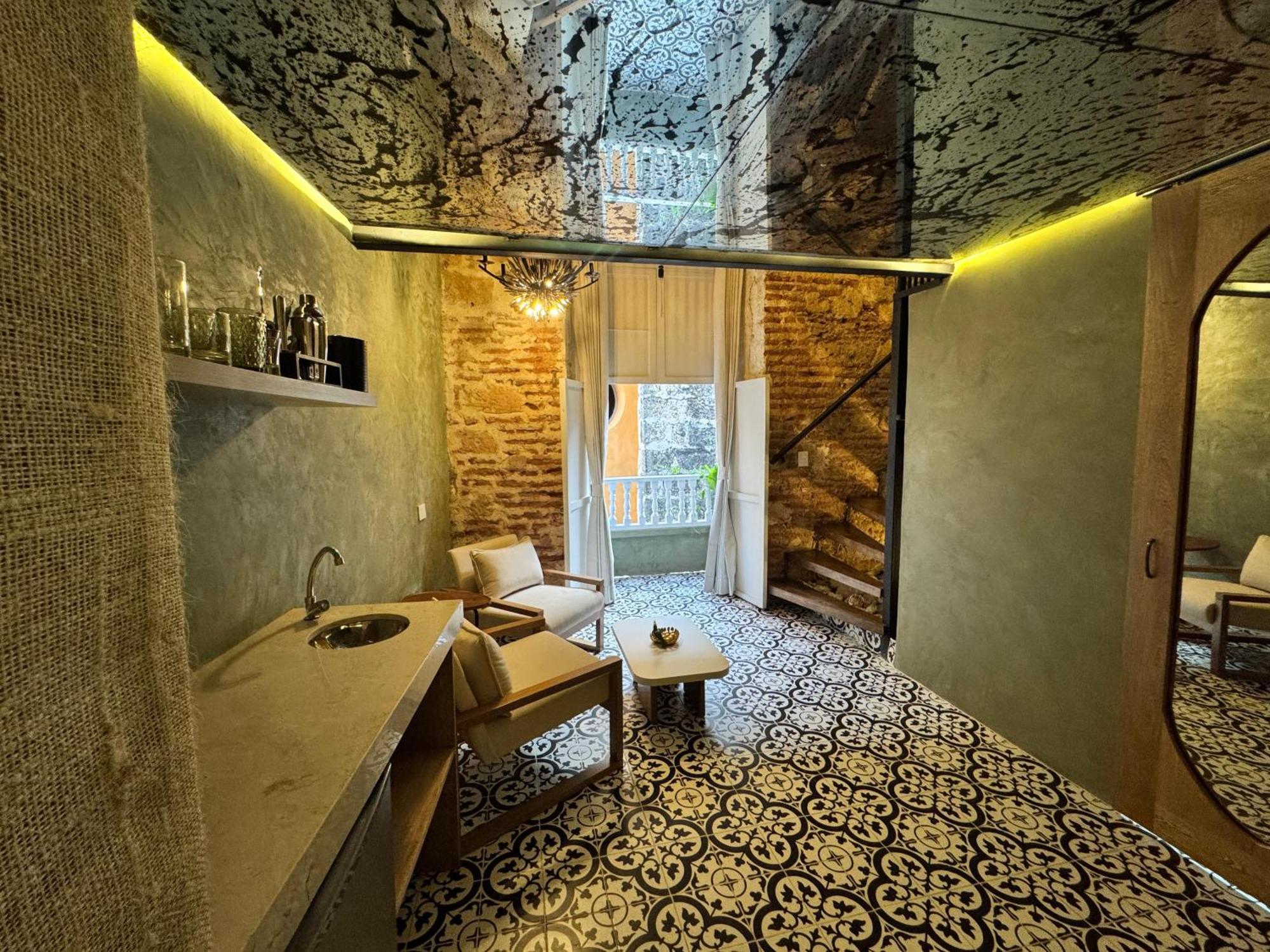 Hotel Alta *