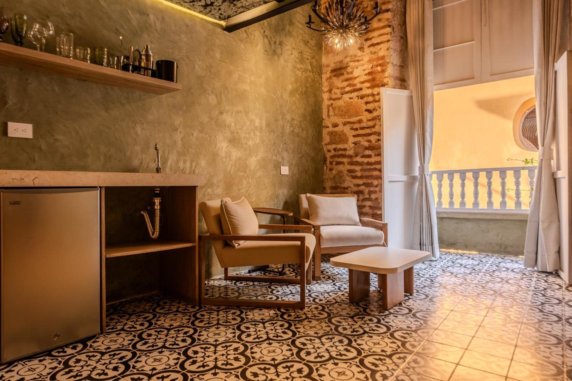 Alta Hotel *