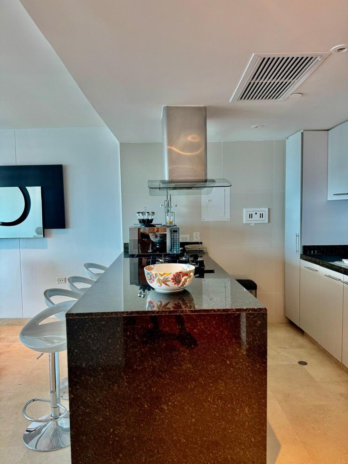 Beautiful 2 Bedroom Ocean View In *