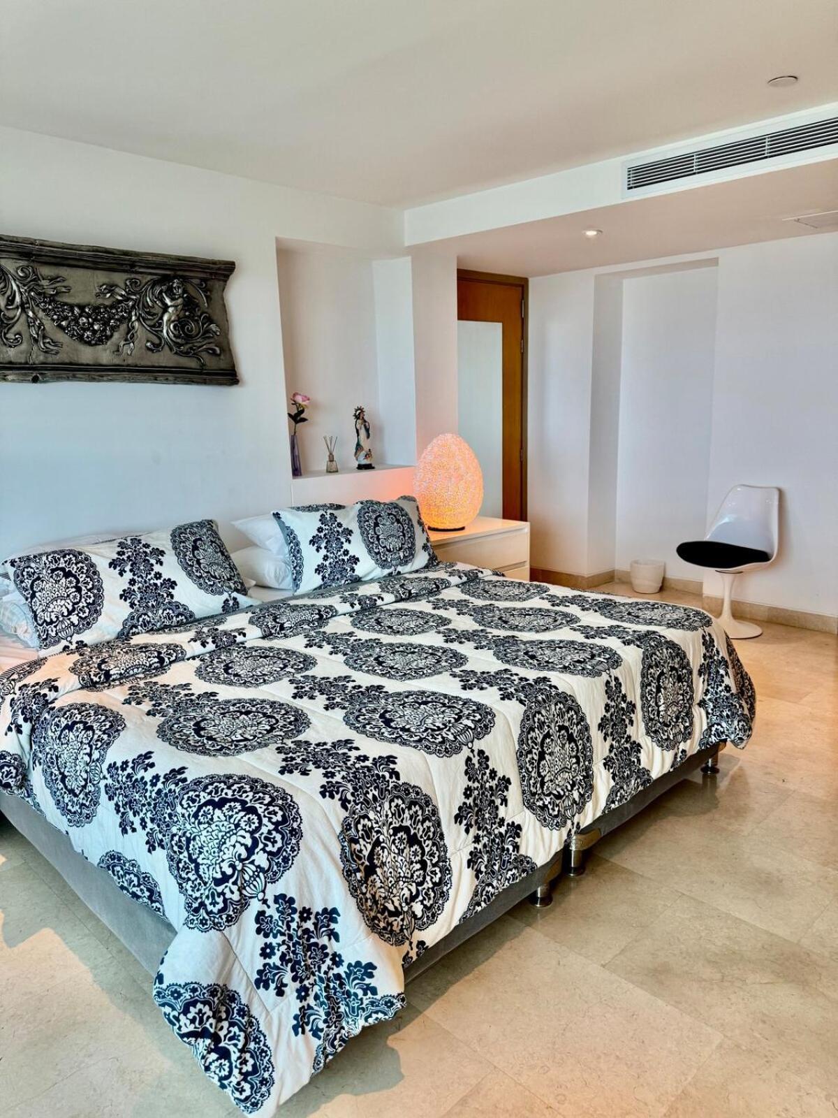 Beautiful 2 Bedroom Ocean View In Apartamento Cartagena