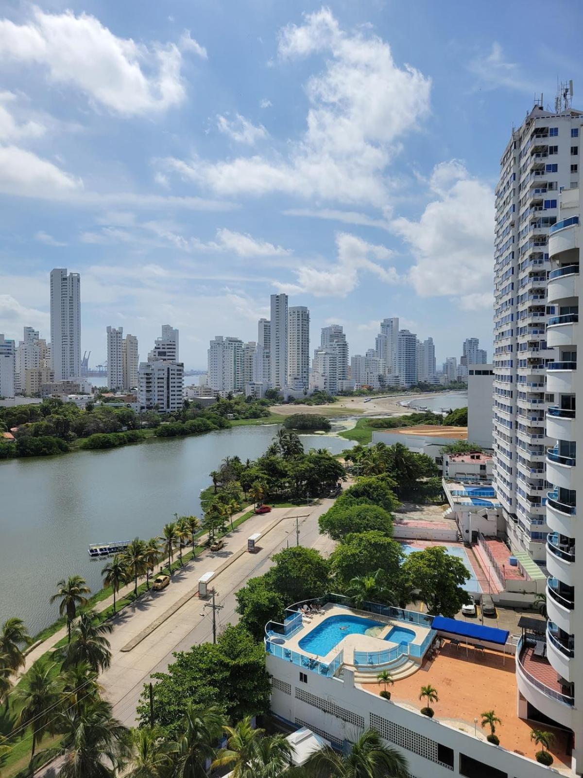 Apartment Vacation With Water Views In Every Room!