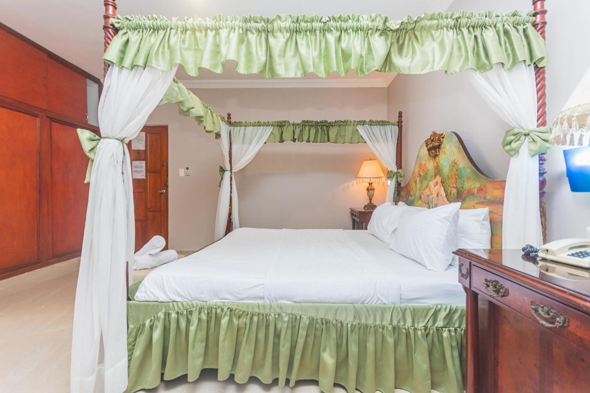 Hotel Baluarte Coast 3*