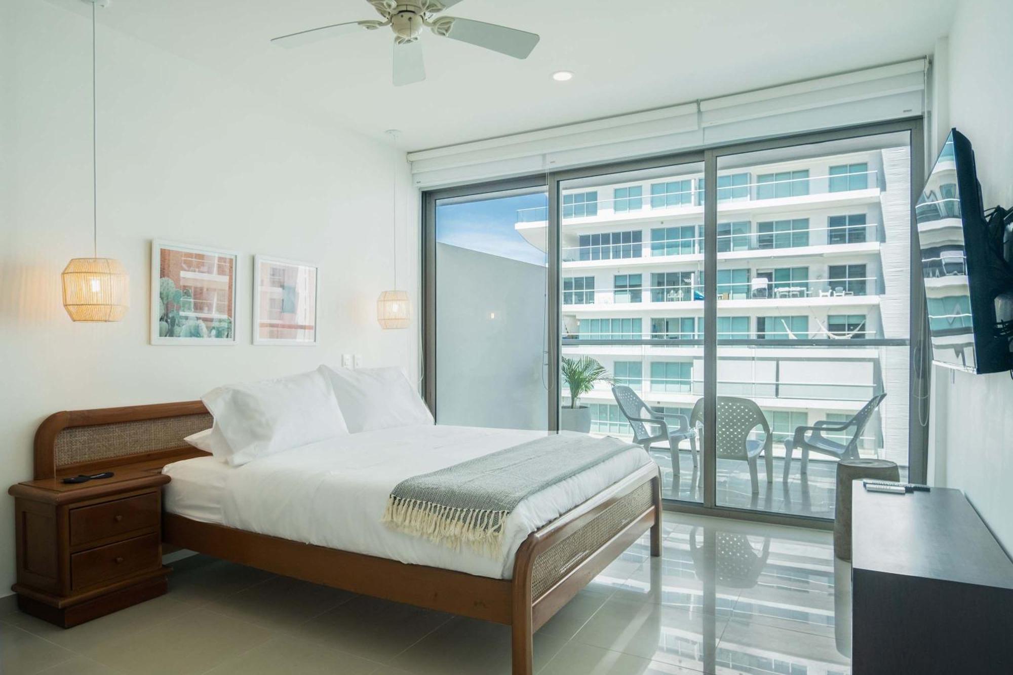 Apartment Impeccable 2br With Charming Balcony In Sunset
