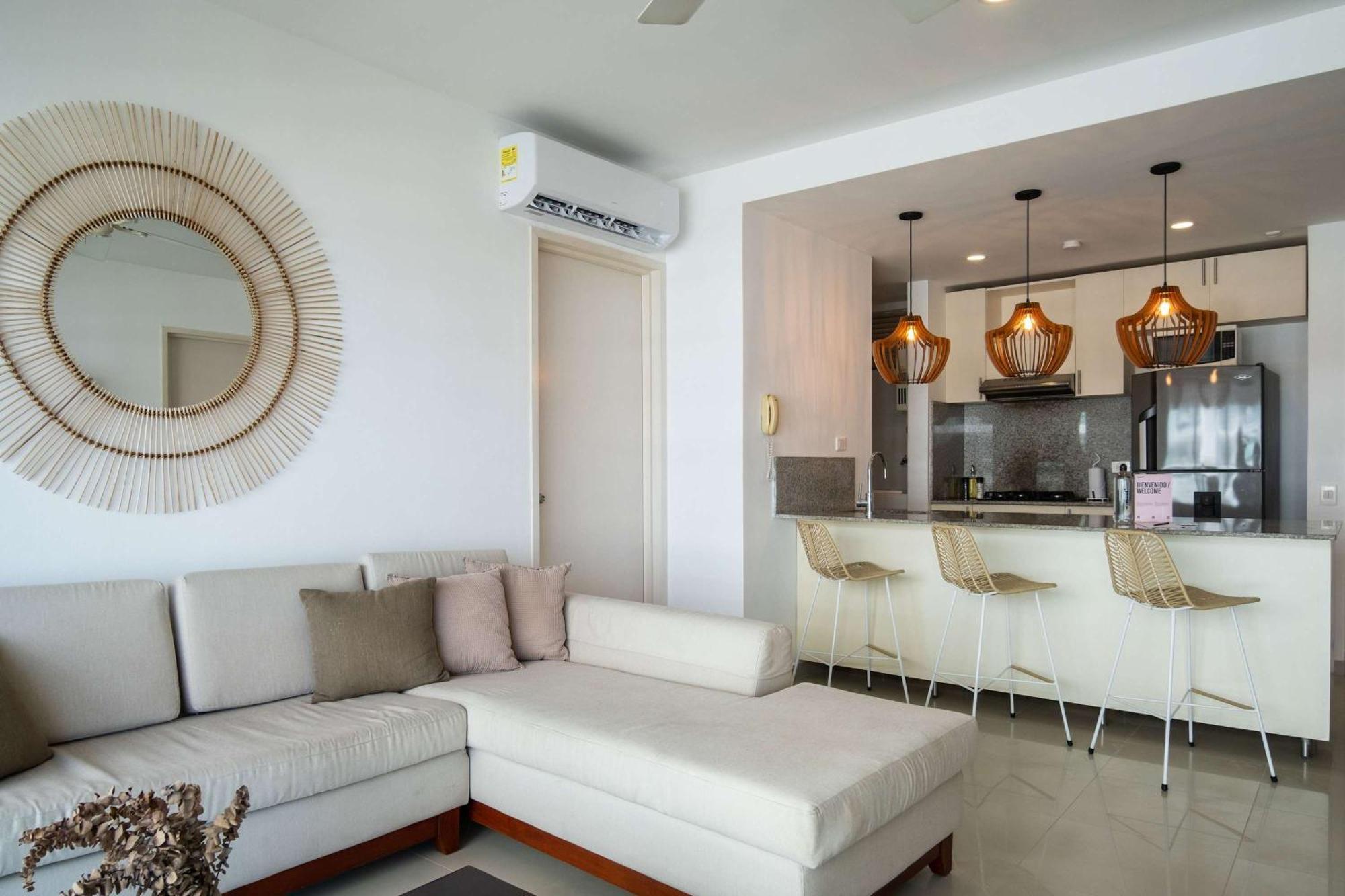 Impeccable 2br With Charming Balcony In Sunset Cartagena