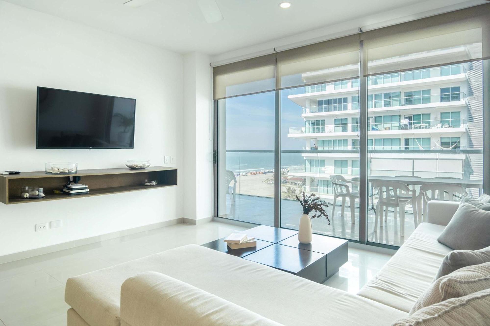 Apartment Impeccable 2br With Charming Balcony In Sunset *