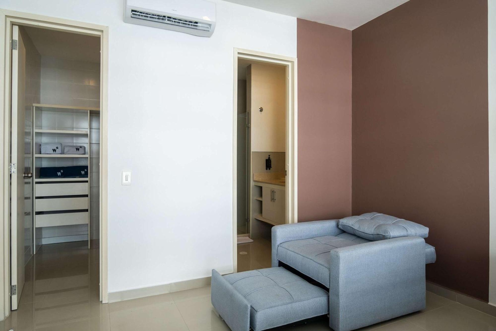 Impeccable 2br With Charming Balcony In Sunset