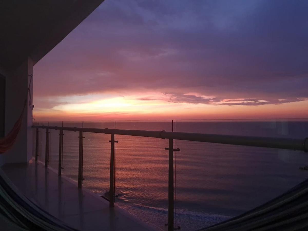 Frente Al Mar *
