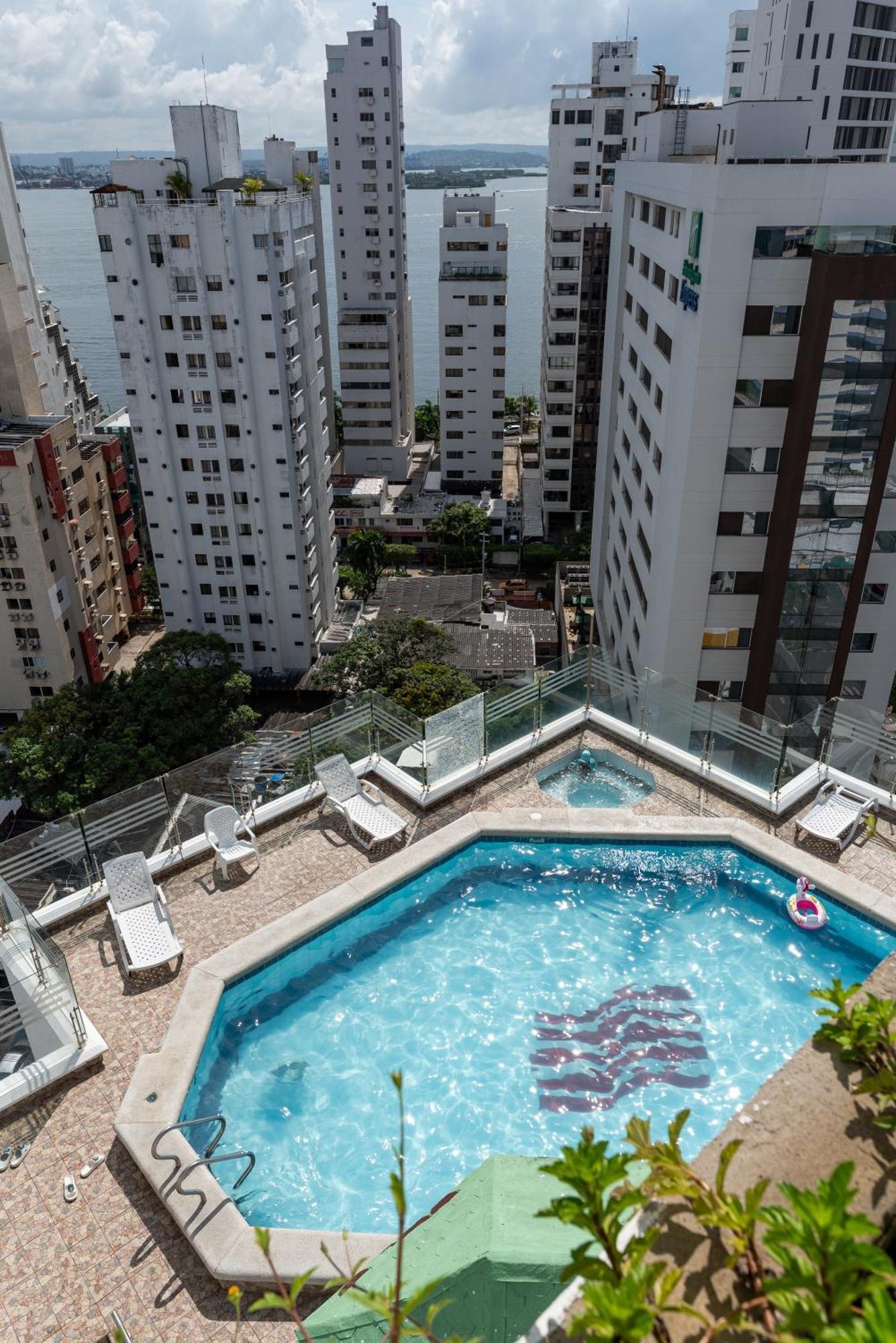 En Bocagrande - Piscina, Jacuzzi Y Mar
