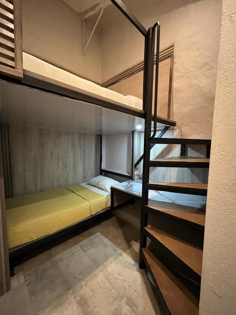 Hostal La Antigua Capsula *