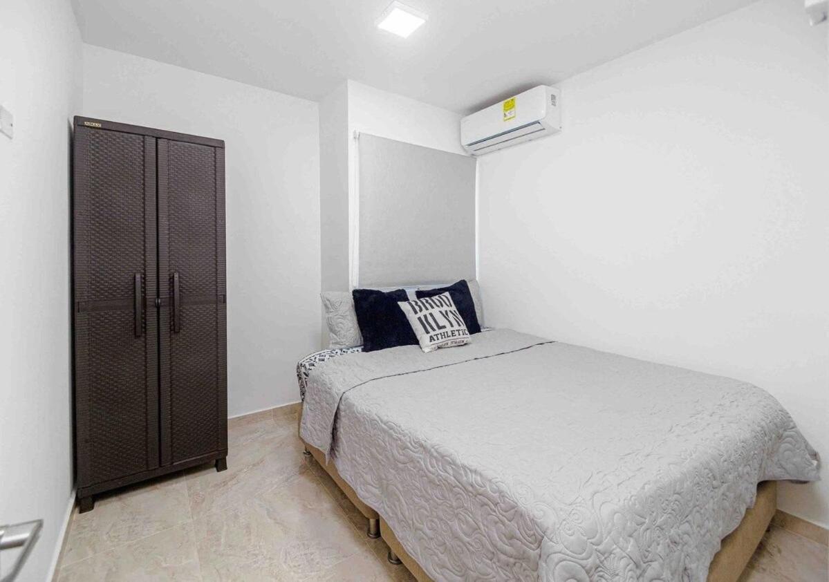 Luxury Ctg Near Cold Ac & Hot Water