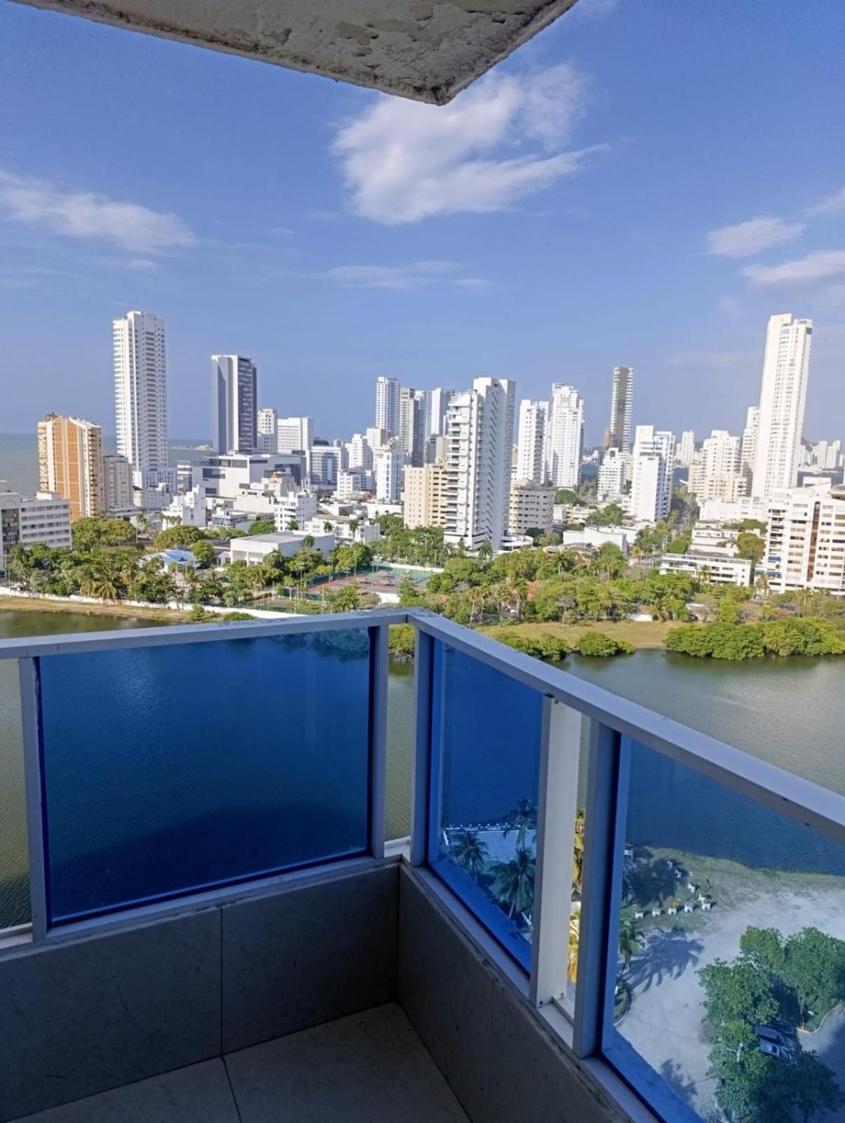 Hermosa Vista Piso 17 Apartamento *