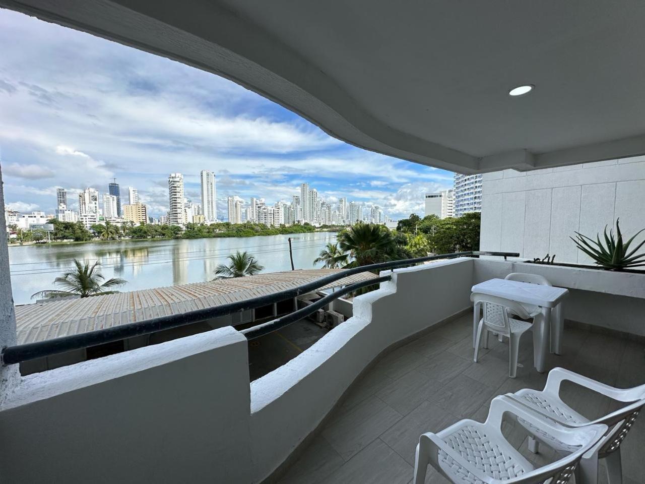 Moderno Con Piscina En El Laguito Cartagena