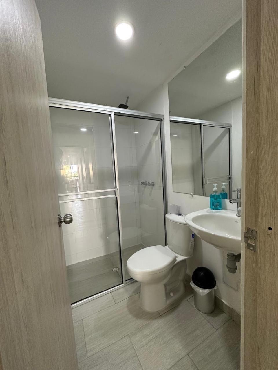 Apartamento Moderno Con Piscina En El Laguito Cartagena
