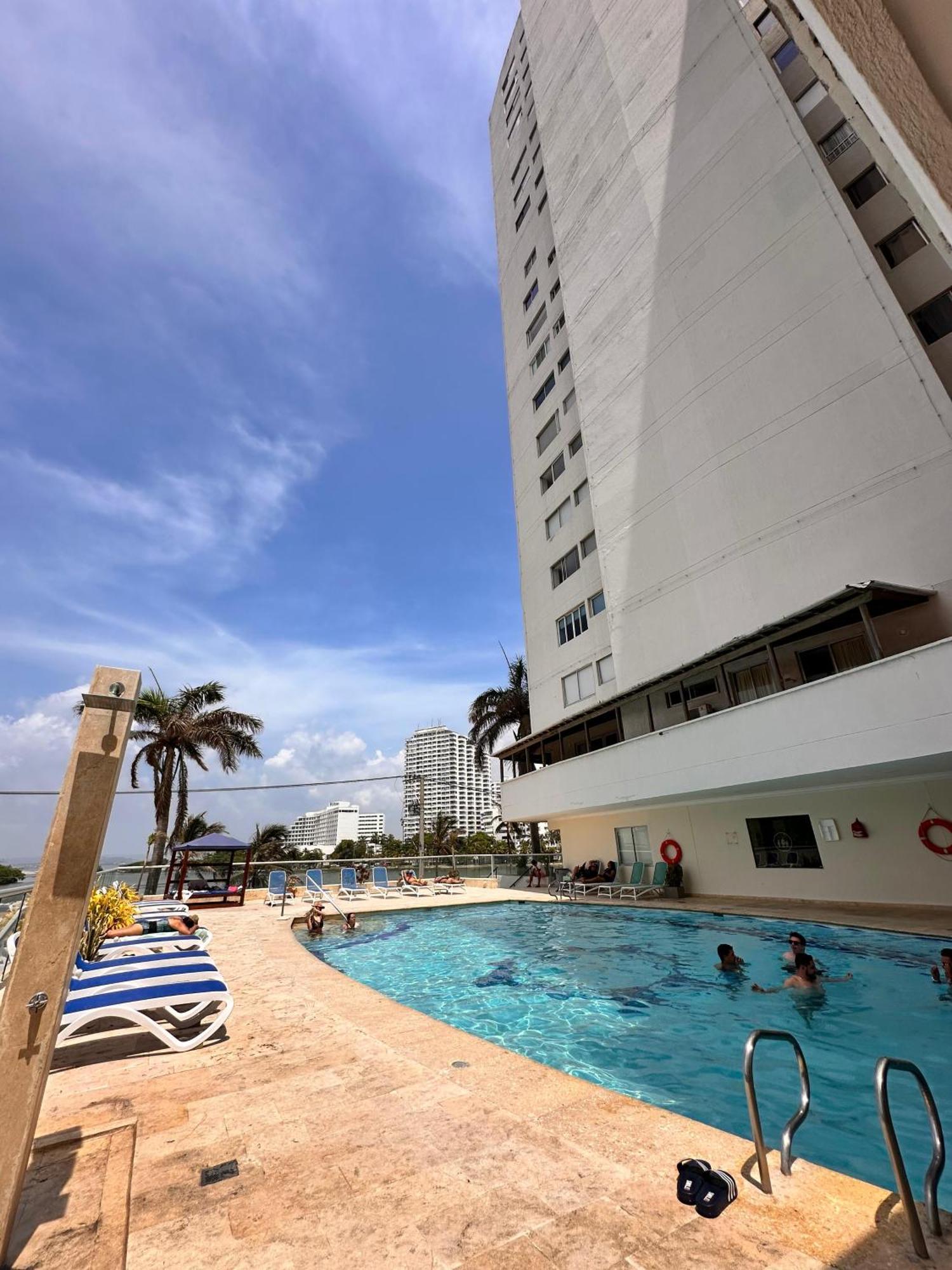 Piso Alto, Cerca Hilton Y Dan Carton Salida Al Mar *