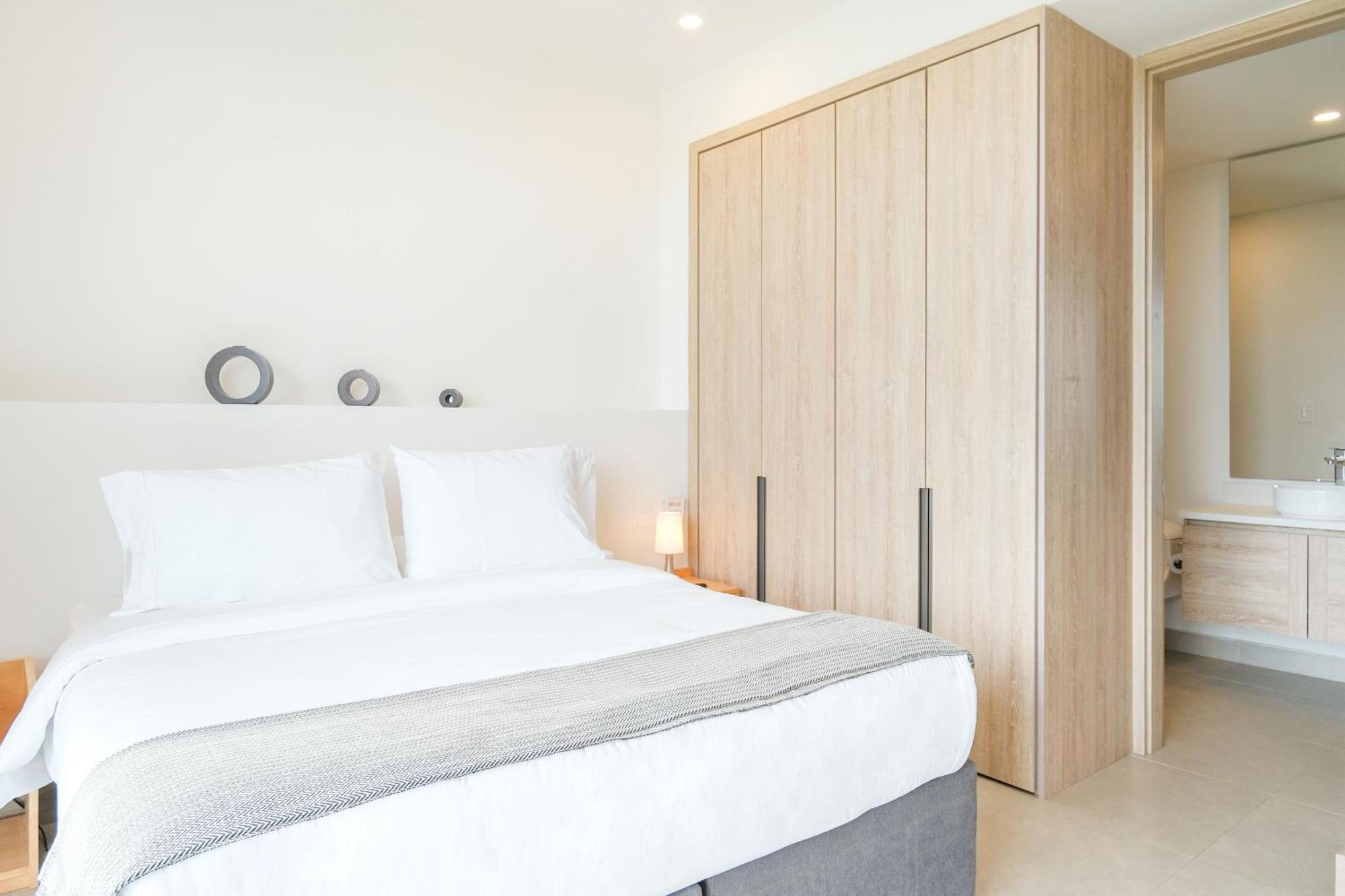 Manzanillo Bay Aparments By Wynwood House *